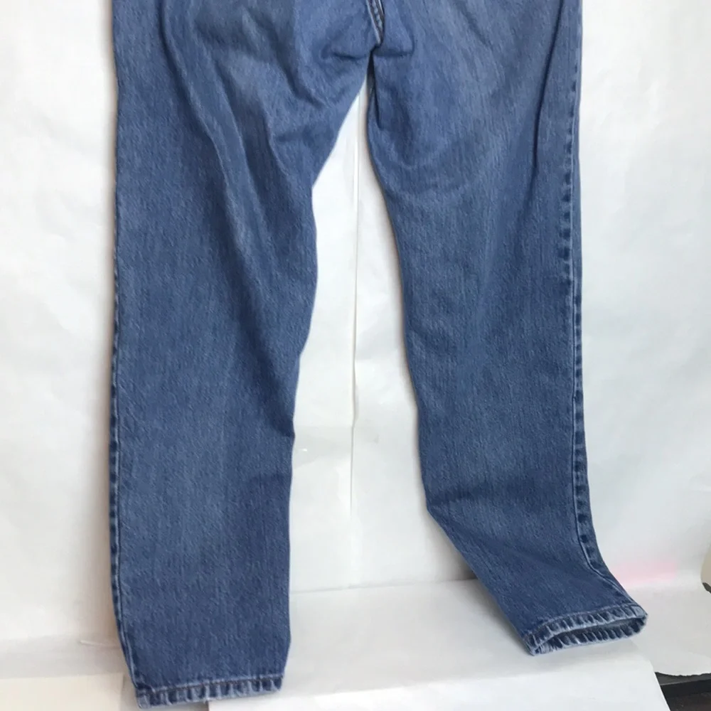 Vintage excellent used condition Levi’s tiny waist high waisted taper full leg